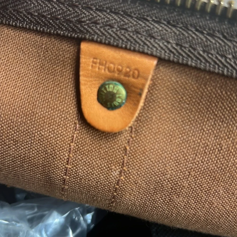 Louis Vuitton Keepall 60 Bandouliere Duffel Bag - Picture 13 of 16